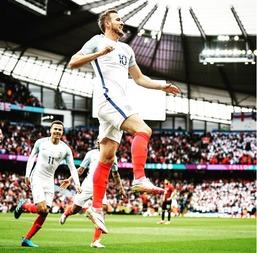 足球友谊赛 英格兰vs澳大利亚 上半场,英格兰占据优势，澳大利亚全力抵抗