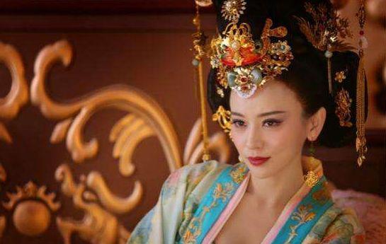 王妃，本王怎么可能是反派（报告王爷，王妃又演上了）（王妃别装了）,揭秘宫廷中的甜蜜误会